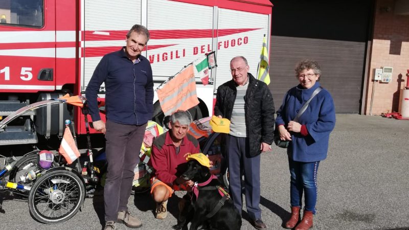 Il giramondo in bicicletta ora anche a Crotone per parlare nelle scuole