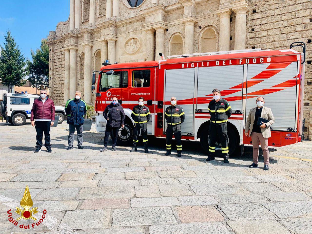 Vigili del Fuoco a Cotronei per emergenza Coronavirus: Un momento di sensibilizzazione