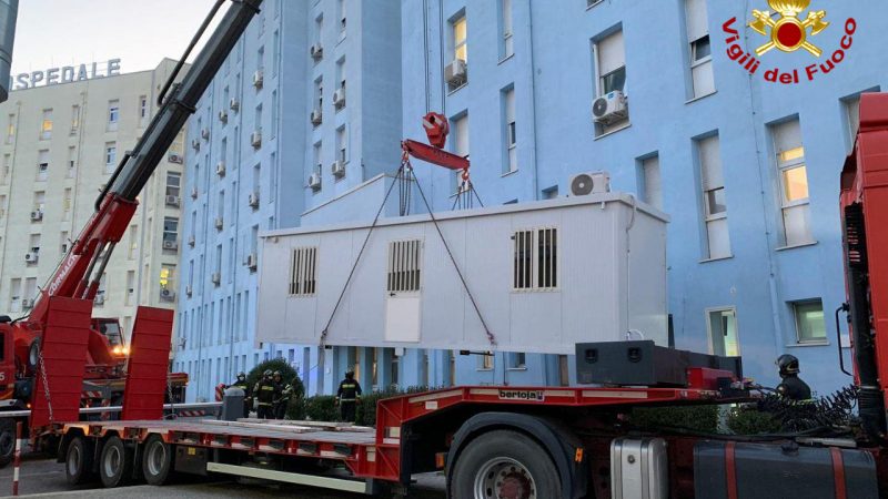Consegna container all’Ospedale di Crotone, intervengono i Vigili