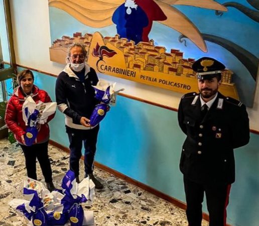 I Carabinieri di Petilia donano al Buon Samaritano uova di Pasqua per i bambini