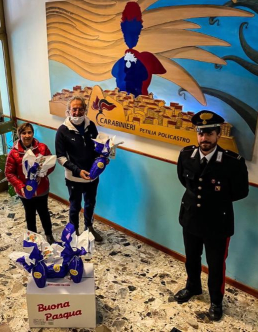 I Carabinieri di Petilia donano al Buon Samaritano uova di Pasqua per i bambini