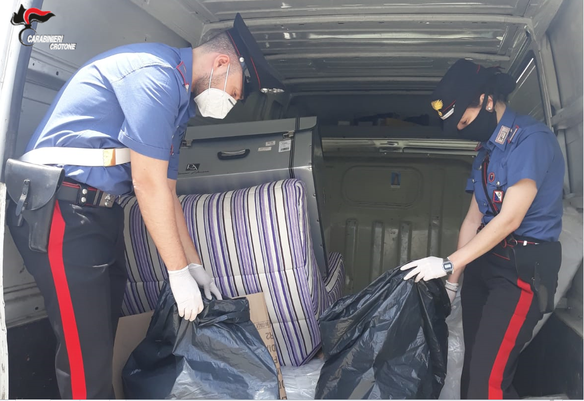 Arrestato 53enne, trasportava 7 kg di marijuana
