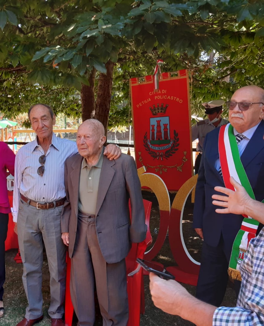 Petilia festeggia i 100 anni di Luigino Comberiati
  