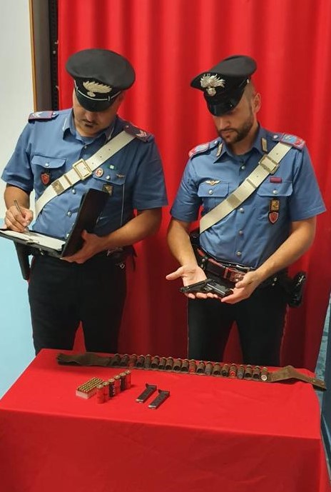 Arrestato 71enne per detenzione illegale di armi