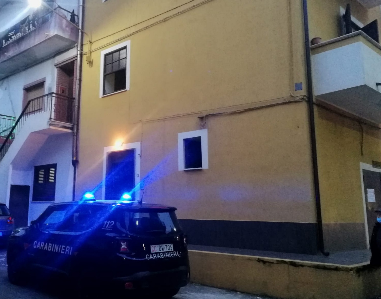 Morto per intossicazione da fumo, intervento dei Carabinieri
  