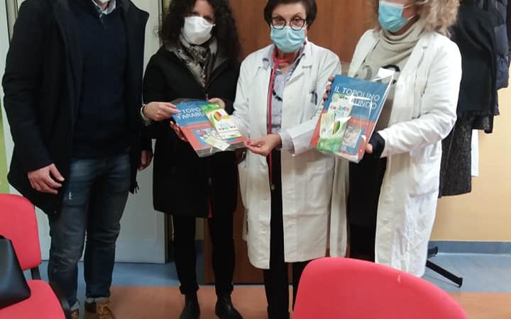 Al Reparto di Pediatria di Crotone arriva come omaggio un libro autoprodotto