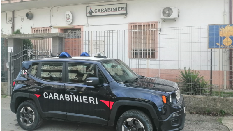 Tenta di accoltellare la compagna: Fermato dai Carabinieri