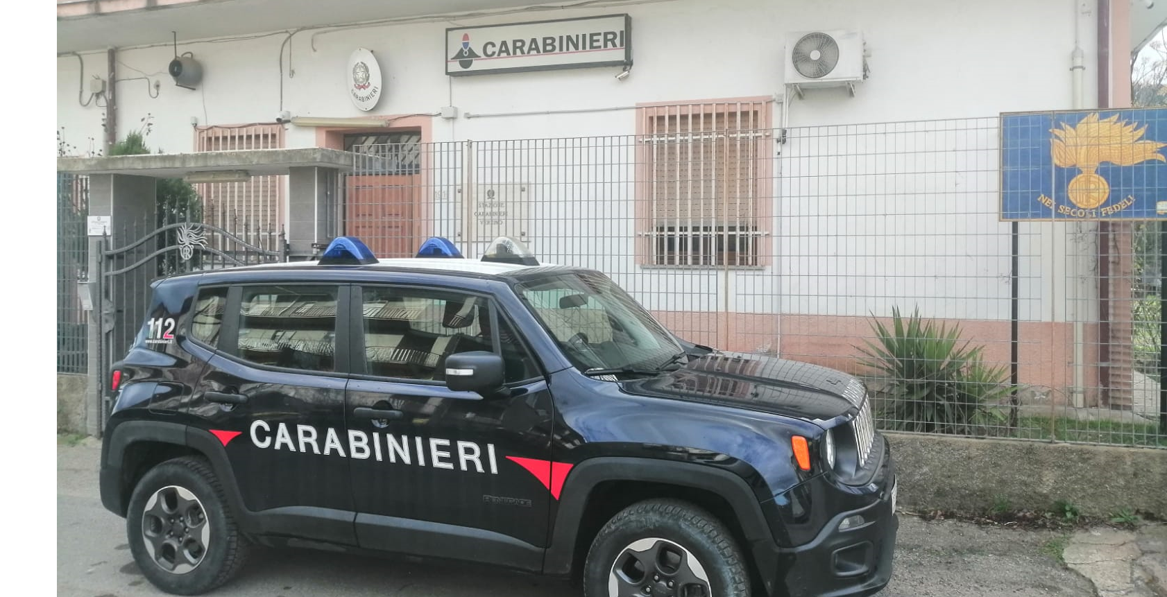 Tenta di accoltellare la compagna: Fermato dai Carabinieri
  