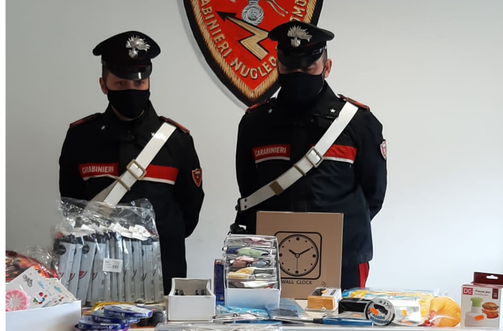 Denunciato ambulante: trasportava merce non conforme al marchio CE e giocattoli pericolosi