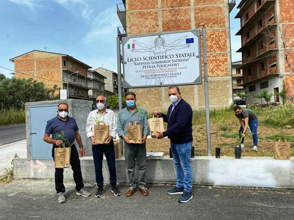 I liceali petilini incontrano il reparto Carabinieri Biodiversità di Catanzaro
  