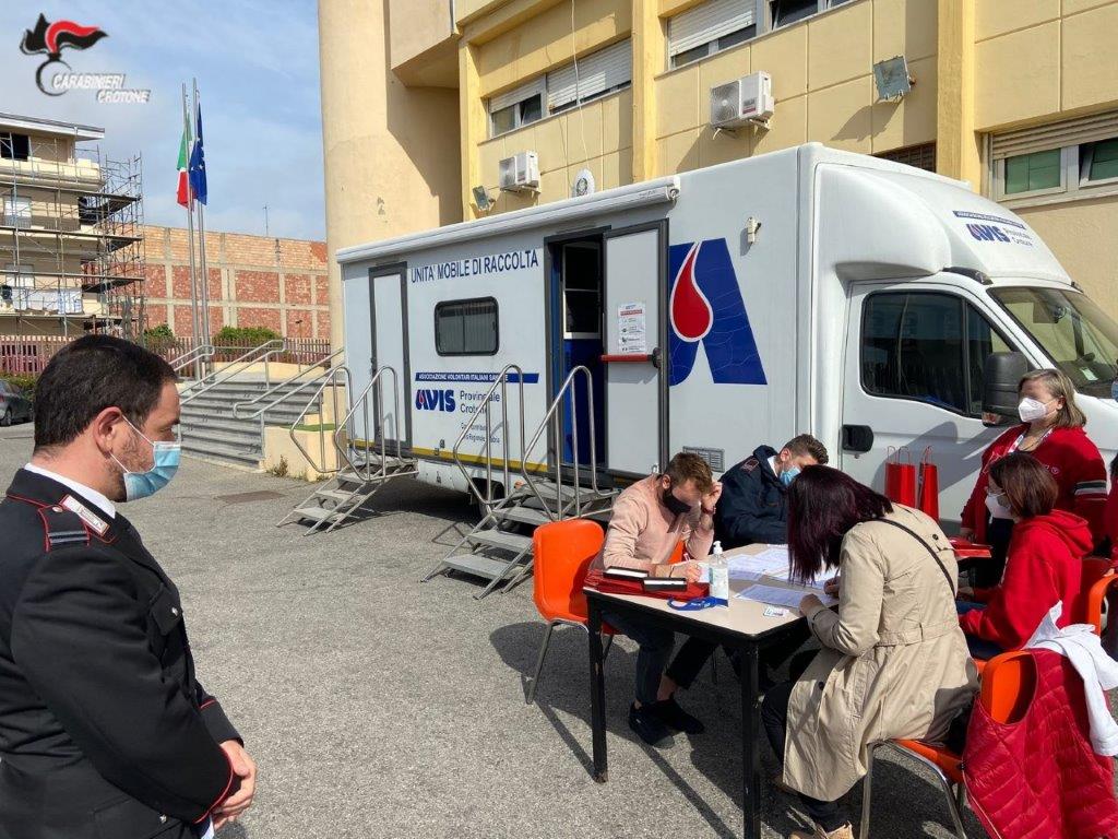 Raccolta di sangue nella caserma di Cirò Marina