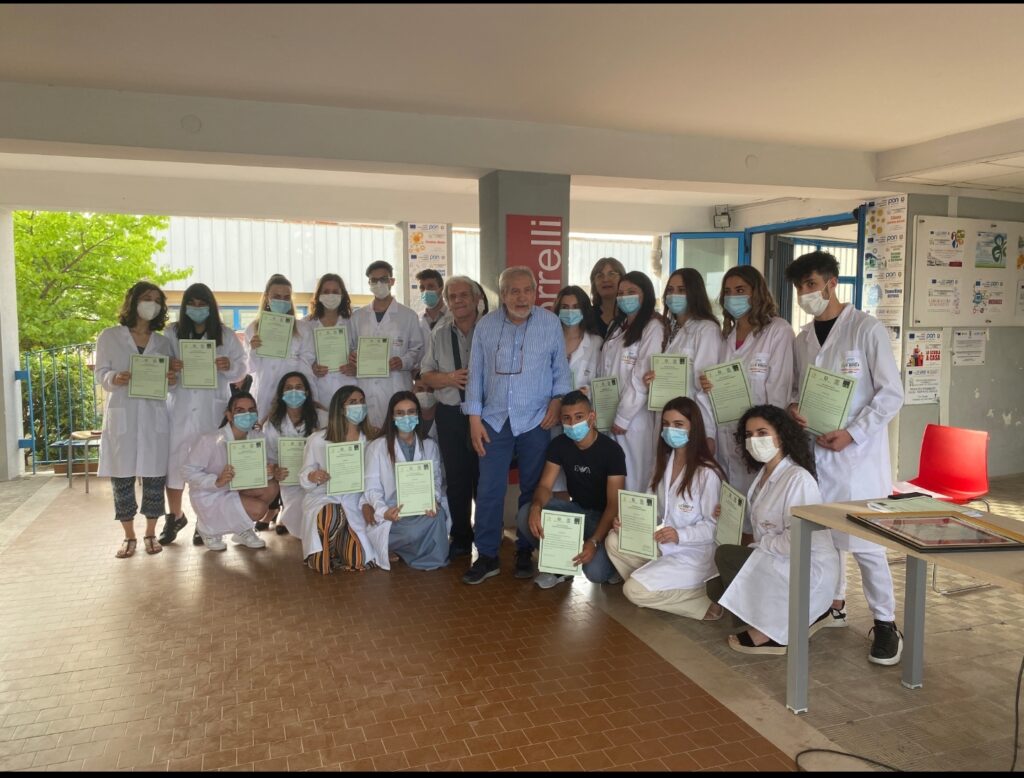 Al Borrelli cerimonia per la consegna degli attestati del Percorso Biologia con Curvatura Biomedica