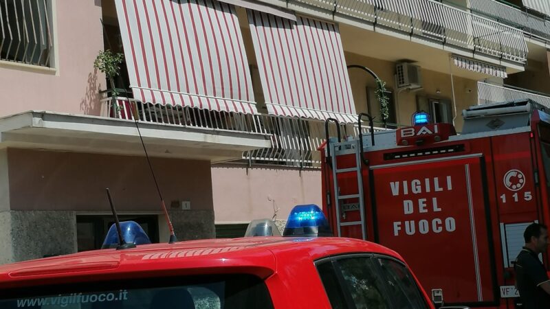 Incendio in un’abitazione a Crotone