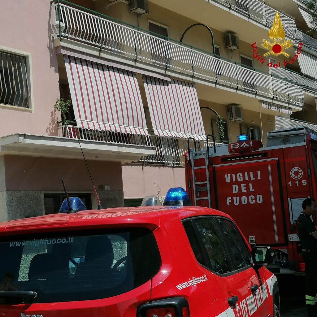 Incendio in un’abitazione a Crotone