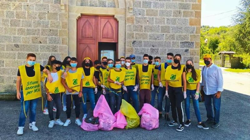 Puliamo il mondo a Foresta con i liceali