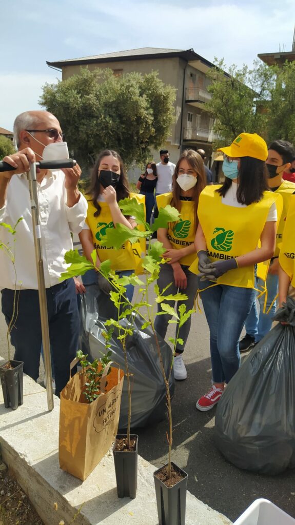 Educare alla natura: I liceali petilini contro il global warming