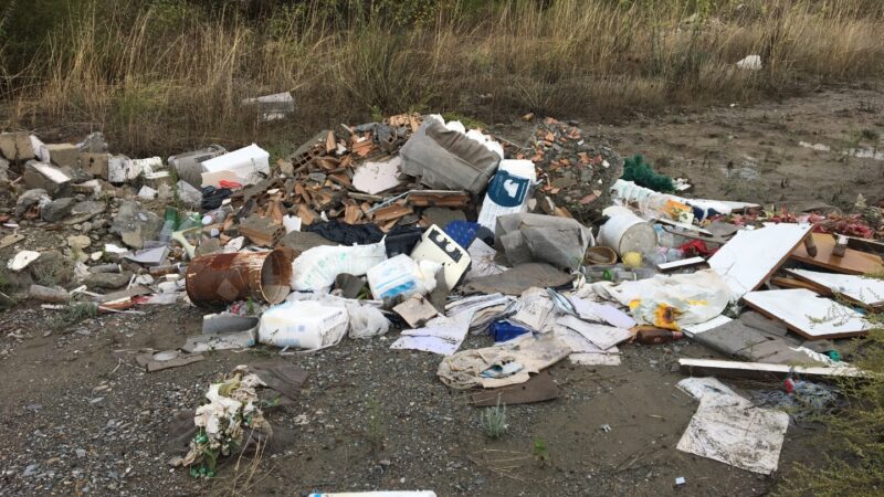 Discarica abusiva a Crucoli: La denuncia di Legambiente