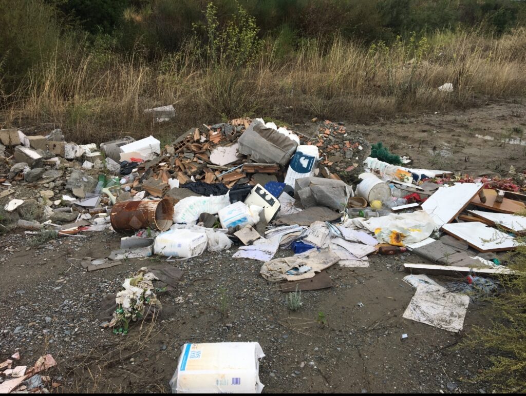 Discarica abusiva a Crucoli: La denuncia di Legambiente