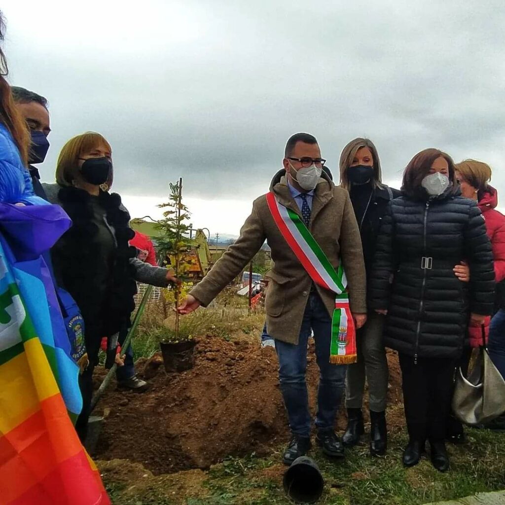 Piantiamo la mimosa al Polo scolastico di Foresta