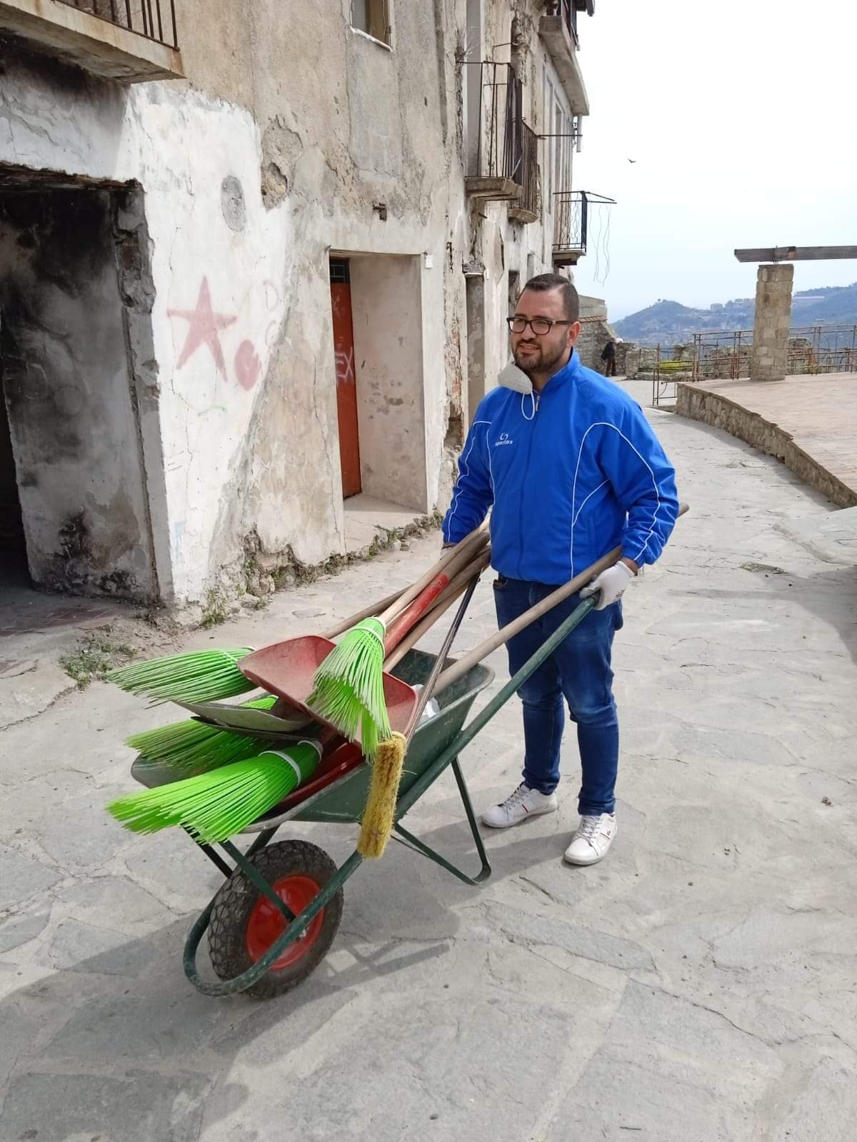 Giornata ecologica alla Rupa: Il sindaco dà il buon esempio