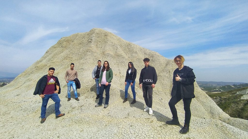 Primo posto per il liceo petilino nel concorso Giovane geologo
  