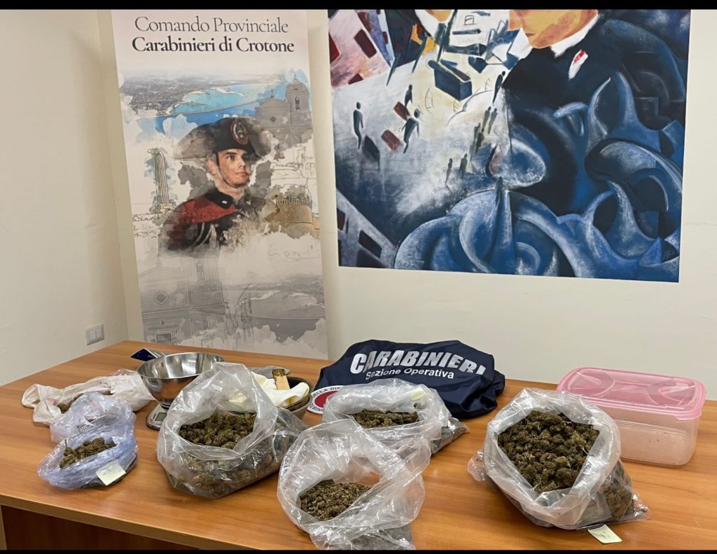 Due arresti a Scandale per droga