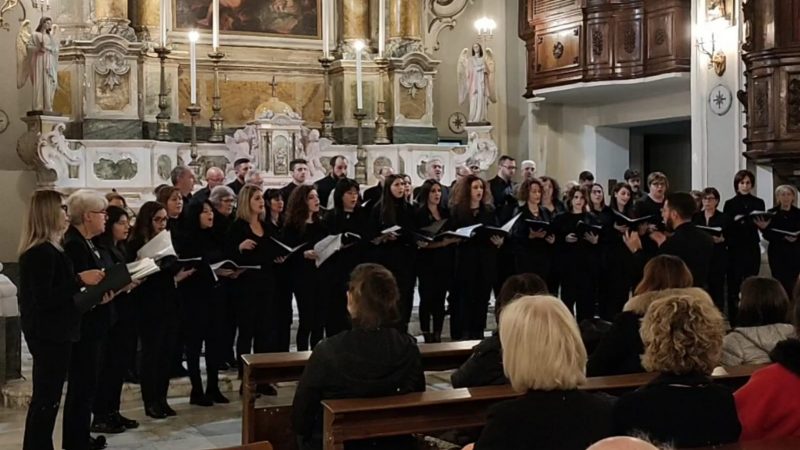 Il coro Gaudemus a Catanzaro: Primo del Crotonese a partecipare ad una rassegna fuori Provincia