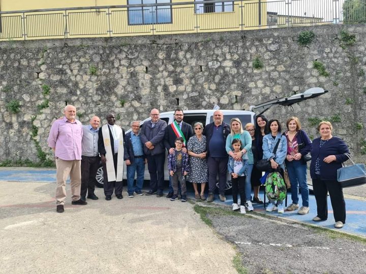 Consegnato al Comune di Petilia veicolo per il trasporto di persone fragili