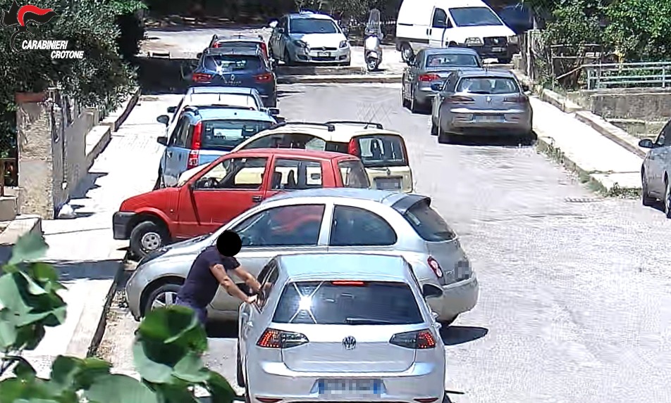 Smantellata piazza di spaccio a Isola: 5 gli arrestati