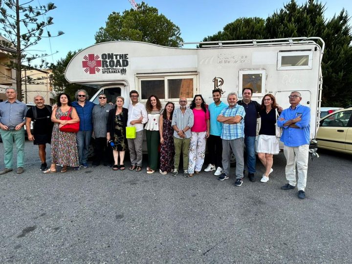 Consegnata a Volontari di strada una donazione da parte dei giornalisti crotonesi