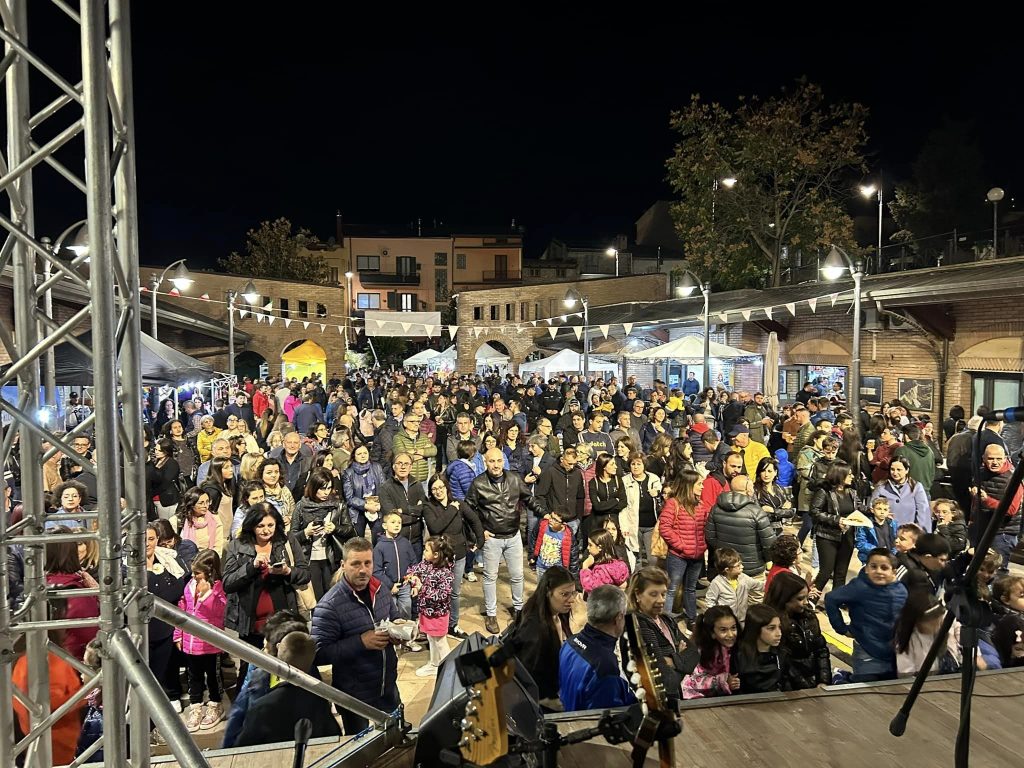 Cotronei: Successo per la 14esima edizione della Sagra della castagna
  