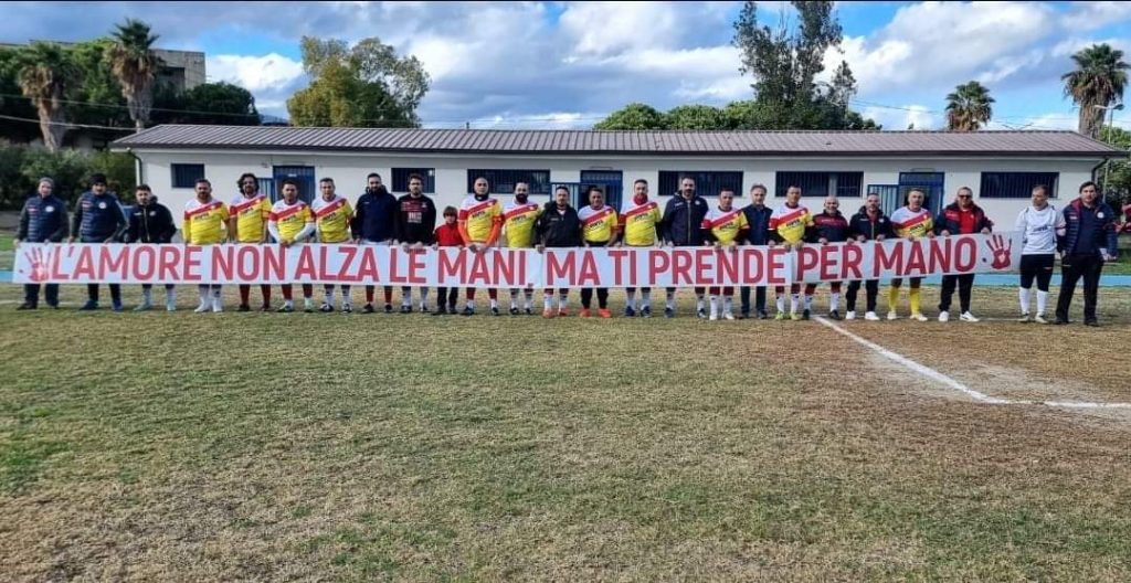 Gli Amatori Petilia Calcio vincono e gridano No alla violenza sulle donne