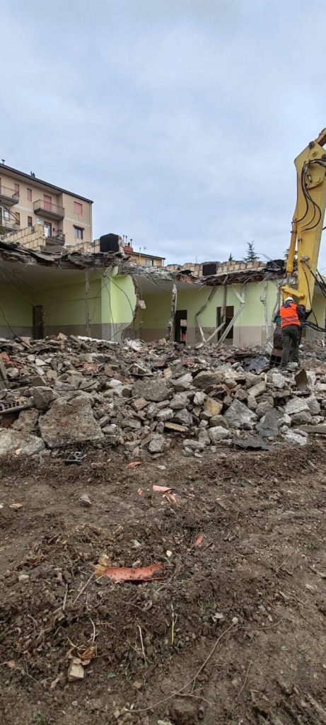 Iniziati i lavori di demolizione del plesso Rodari