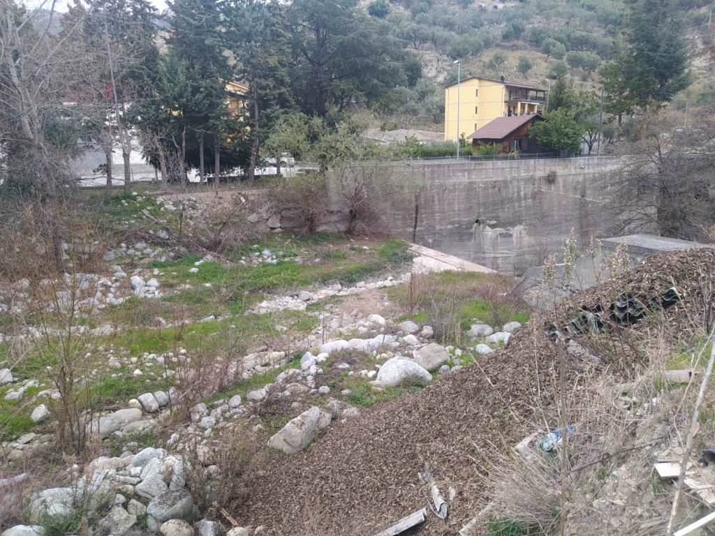 Emergenza ambientale nel bacino del Tacina: il fiume Soleo completamente prosciugato, Legambiente “Valle Tacina” lancia un appello per un uso sostenibile dell’acqua