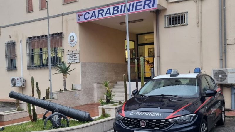 Intervento dei Carabinieri salva un uomo da un tentato suicidio
  