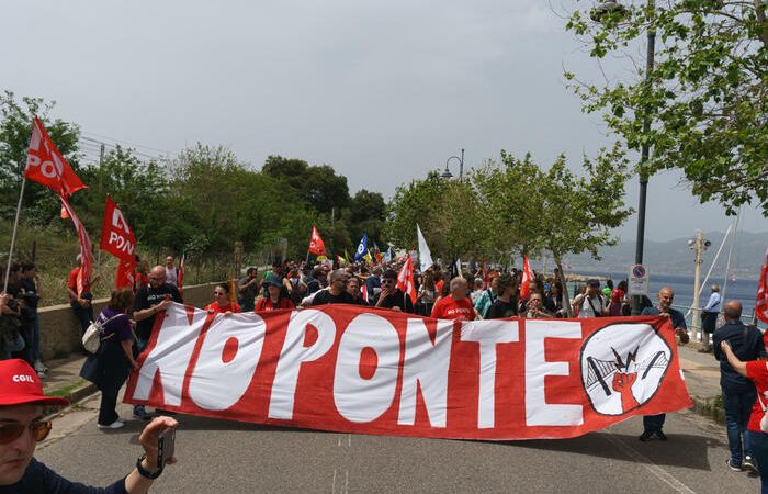 No Ponte: Migliaia alla manifestazione di Villa San Giovanni