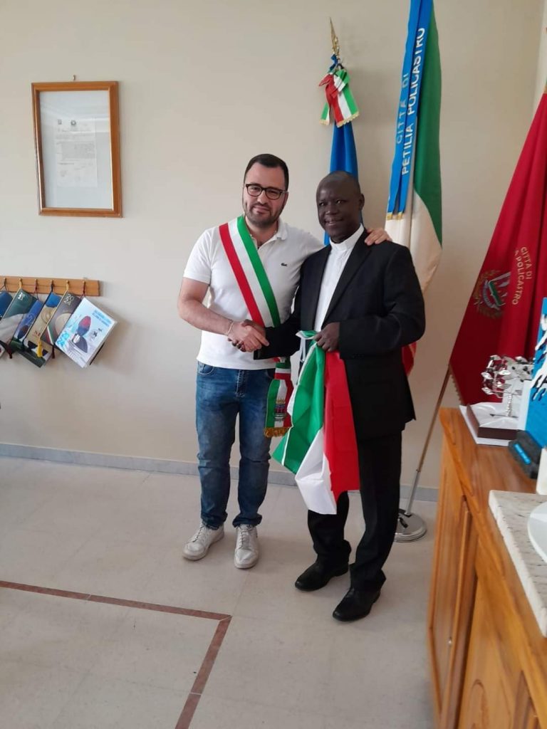 Conferimento della Cittadinanza Italiana, anche Padre Charles ha prestato giuramento