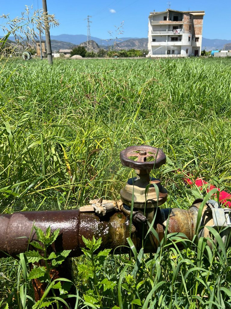 Allacci abusivi alla distribuzione idrica, tre denunce dei Carabinieri