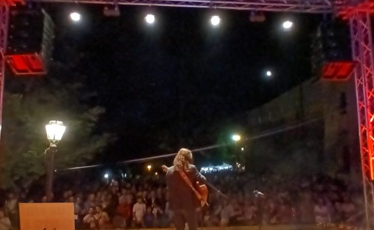 Povia in concerto alla Santa Spina