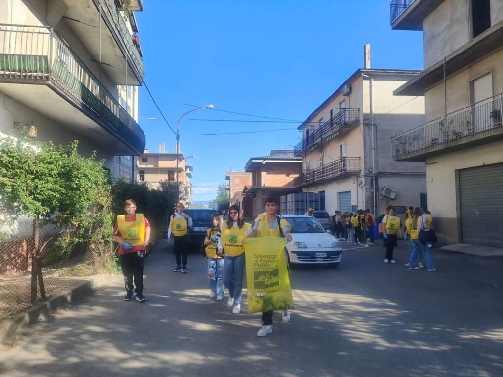 Educazione ambientale e cittadinanza attiva: Il contributo del Liceo Lombardi Satriani a Puliamo il Mondo