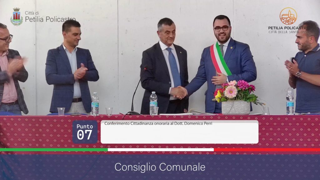 Cittadinanza onoraria al direttore sanitario Domenico Perri di origini petiline