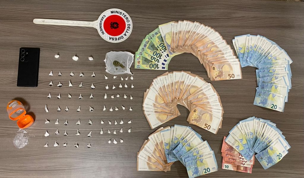 Detenzione e spaccio di sostanze stupefacenti: Arrestato 29enne a Mesoraca
  