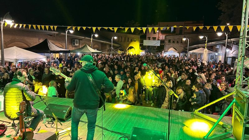 Sagra della castagna a Cotronei: Grande successo per la 15esima edizione
  