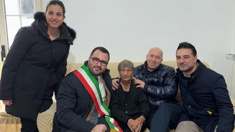 Festeggiata centenaria a Pagliarelle: È la super nonna Maria Stumpo!