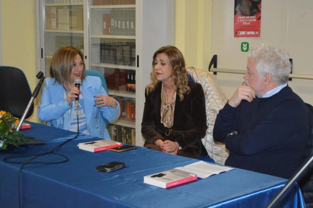 Il coraggio di Rosa. Storia di una donna che ha ripudiato la ‘ndrangheta: Presentato il libro di Marisa Manzini al Satriani