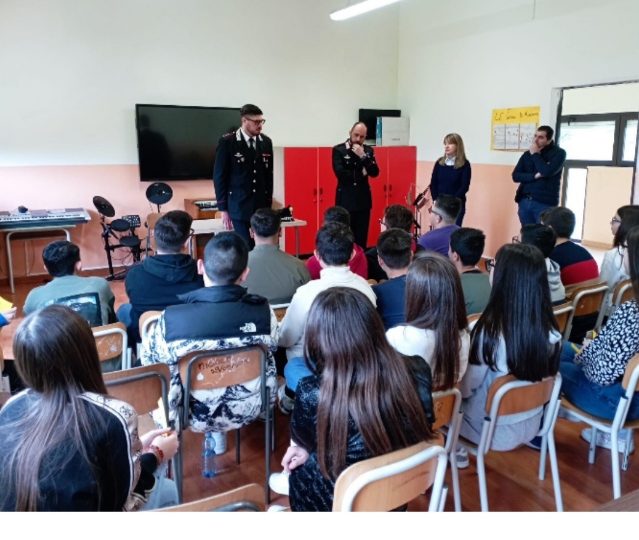 Gli studenti di Foresta incontrano i Carabinieri