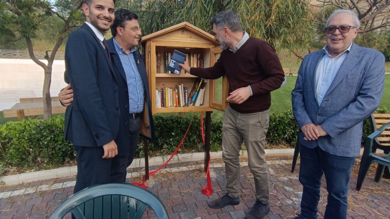 Inaugurata Casetta del libro a San Mauro Marchesato alla presenza di Giuseppe Caruso
  