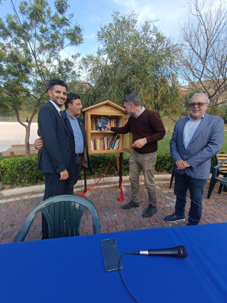 Inaugurata Casetta del libro a San Mauro Marchesato alla presenza di Giuseppe Caruso