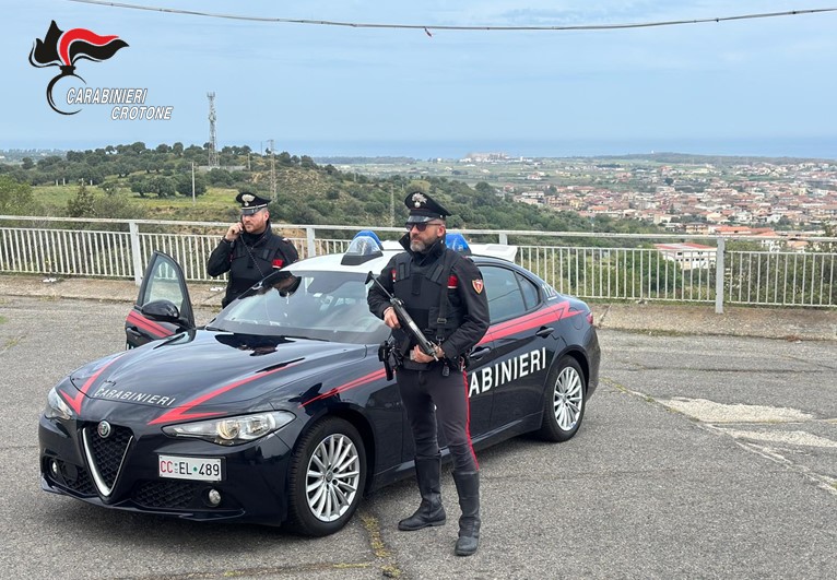 Divieto di avvicinamento per un 23enne: Maltrattava la compagna