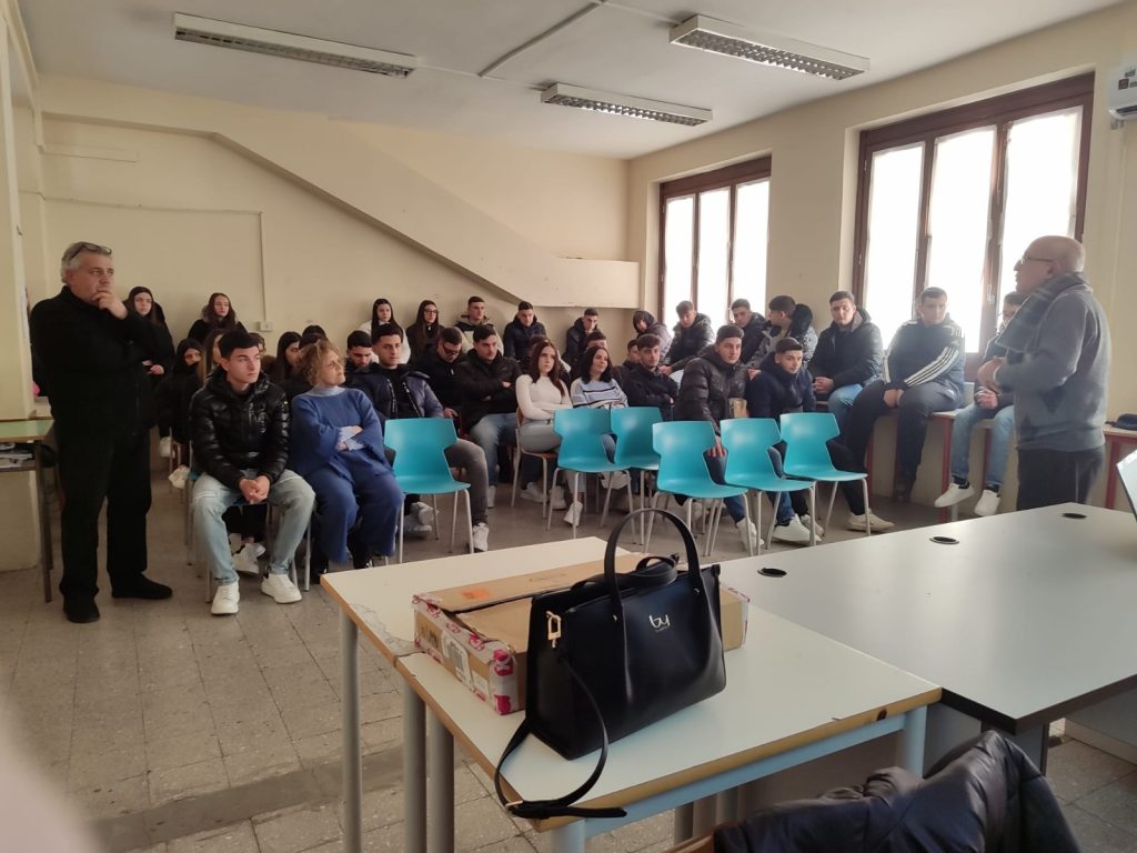 AVIS Petilia incontra gli studenti: donare sangue è responsabilità e solidarietà
  
